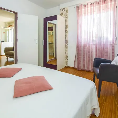Cozy In Okrug Gornji With Sauna Holiday home