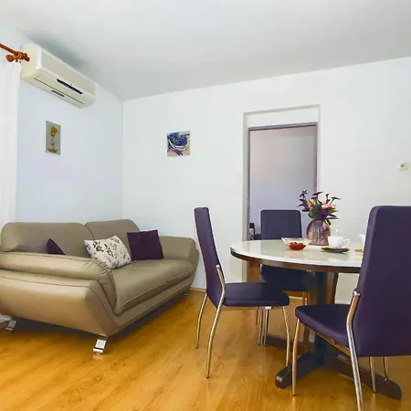 Holiday home Cozy In Okrug Gornji With Sauna Trogir
