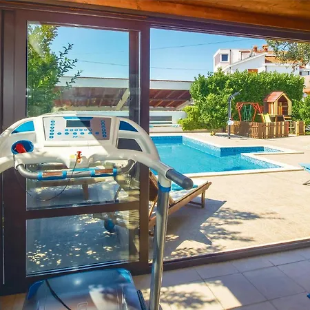 Cozy In Okrug Gornji With Sauna * Trogir