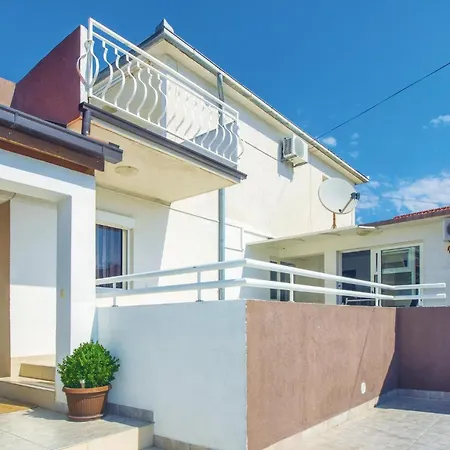 Cozy In Okrug Gornji With Sauna * Τρογκίρ