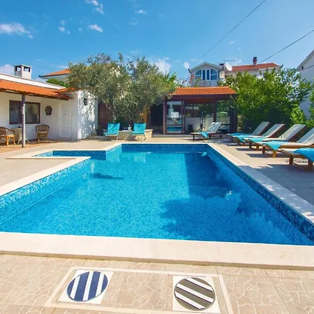 Cozy In Okrug Gornji With Sauna Trogir