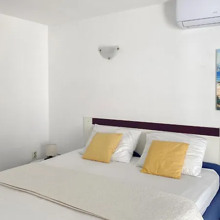 Cozy In Okrug Gornji With Sauna * Τρογκίρ